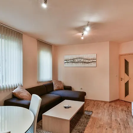 Super Central Budget Friendly Flat 4 Guests